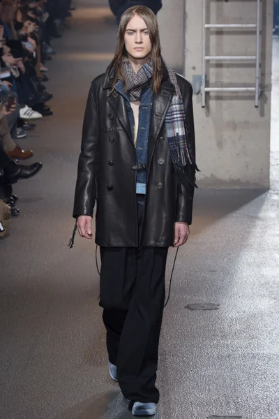 Look 30